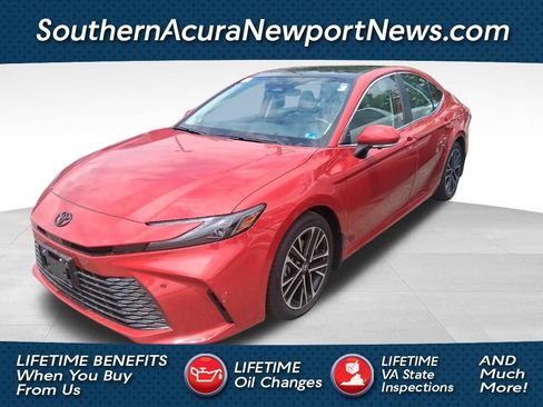 Used 2025 Toyota Camry XLE w/ Premium Plus Package FWD image 1