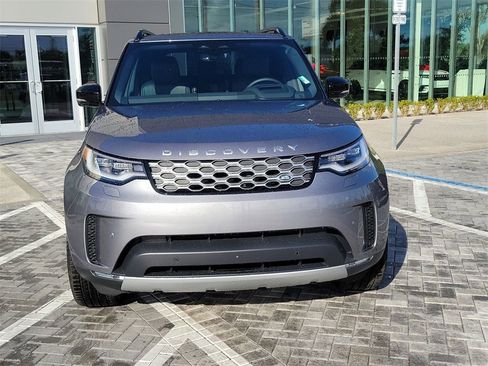 New 2025 Land Rover Discovery S image 8