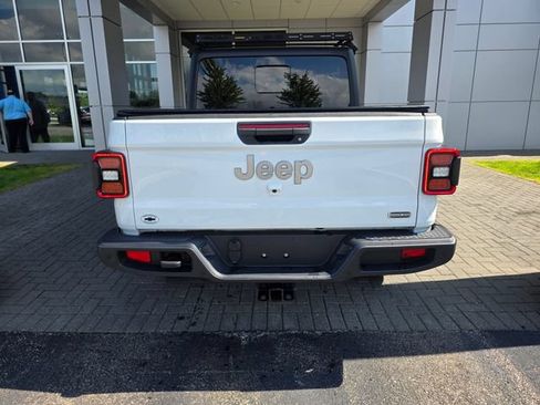 Used 2021 Jeep Gladiator Overland AWD/4WD image 3