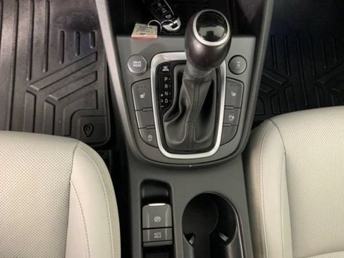 Used 2022 Hyundai Kona Limited AWD/4WD image 25