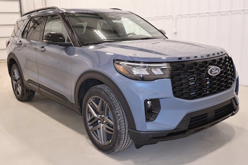 New 2026 Ford Explorer ST-Line w/ ST-Line Street Pack AWD/4WD image 3