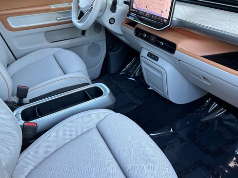 New 2025 Volkswagen ID. Buzz 1st Edition image 16