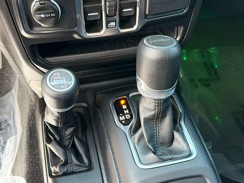 Used 2021 Jeep Gladiator Willys image 25