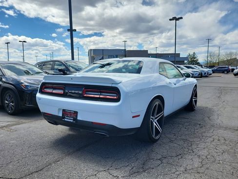 Used 2018 Dodge Challenger SXT RWD image 3