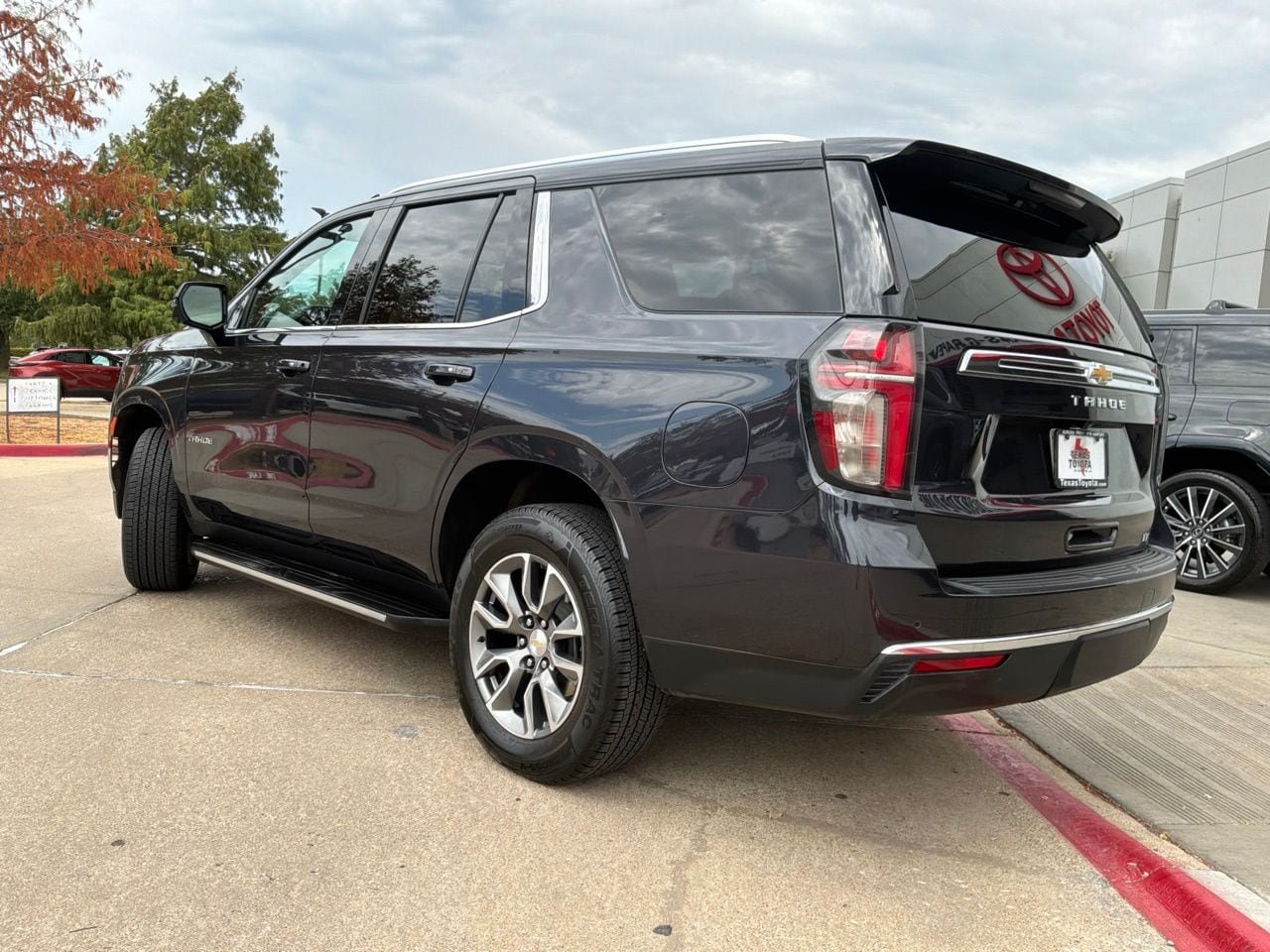 Used 2024 Chevrolet Tahoe LT w/ Luxury Package AWD/4WD image 8