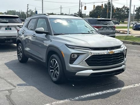 Certified 2024 Chevrolet TrailBlazer LT w/ LT Cold Weather Package FWD image 2