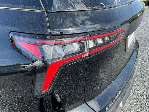 Used 2025 Chevrolet Equinox LT image 23