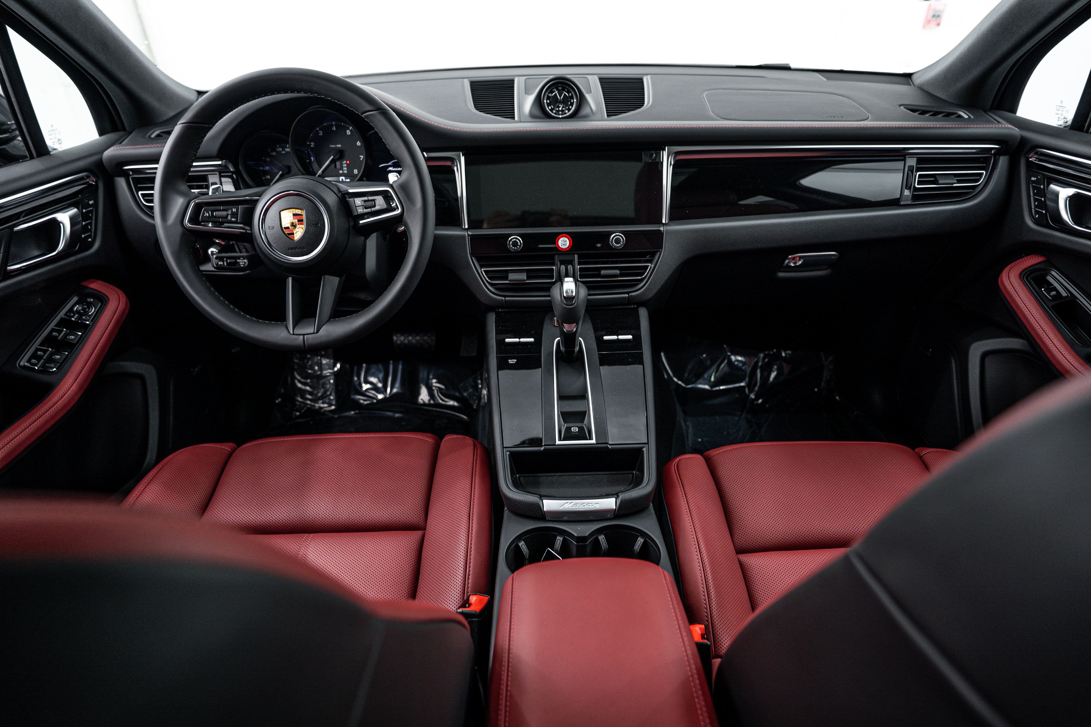 Certified 2026 Porsche Macan AWD/4WD image 24