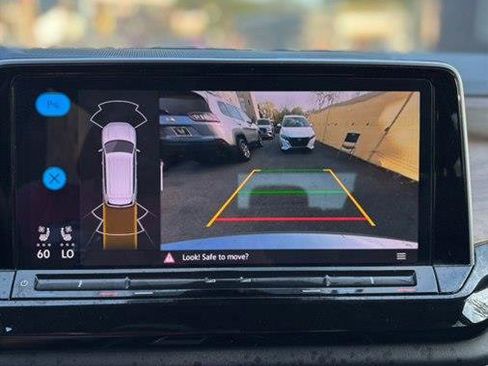 Used 2025 Volkswagen Atlas SE image 18