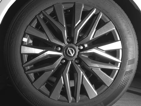 Used 2025 Nissan Altima 2.5 SV FWD image 14