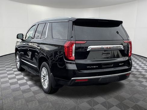 Used 2024 GMC Yukon SLT w/ SLT Luxury Package image 4