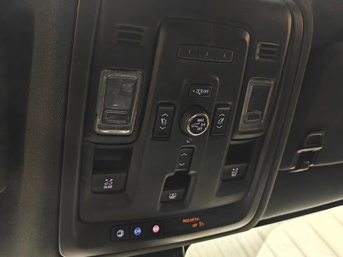 Used 2021 GMC Yukon AT4 w/ AT4 Premium Package image 11