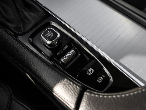 Used 2018 Volvo XC90 T5 Momentum w/ Convenience Package image 29