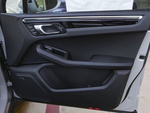 New 2025 Porsche Macan image 37