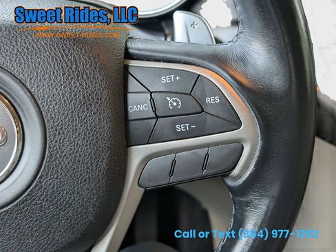 Used 2017 Jeep Grand Cherokee Laredo w/ Quick Order Package 2BE RWD image 18