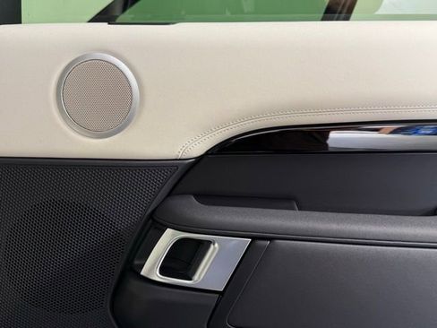 Certified 2025 Land Rover Discovery S image 34