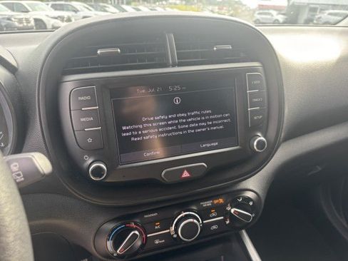 Used 2024 Kia Soul LX w/ Option Group 015 FWD image 11