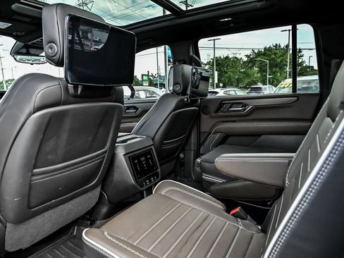 Used 2025 GMC Yukon XL Denali Ultimate AWD/4WD image 21