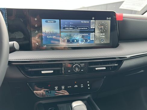 New 2025 Nissan Kicks SR w/ Illumination Package image 21