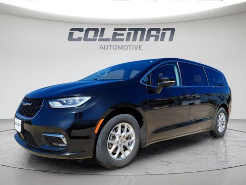Used 2023 Chrysler Pacifica Touring-L FWD image 1