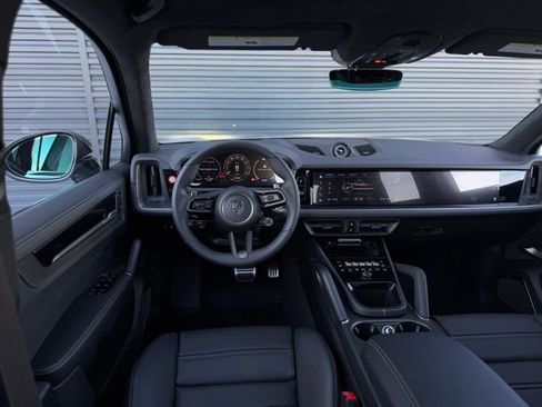 New 2025 Porsche Cayenne Turbo AWD/4WD image 29