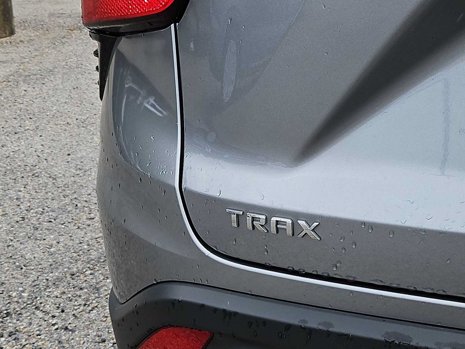Used 2025 Chevrolet Trax LT FWD image 4