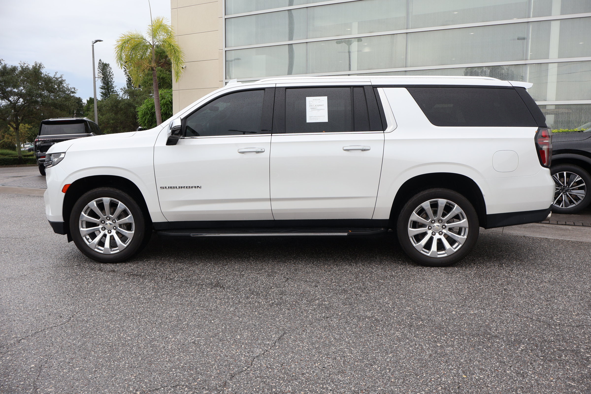 Used 2021 Chevrolet Suburban Premier w/ Premium Package RWD image 6