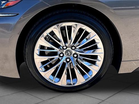 Used 2020 Lexus LS 500 w/ Accessory Package (Z2) RWD image 11