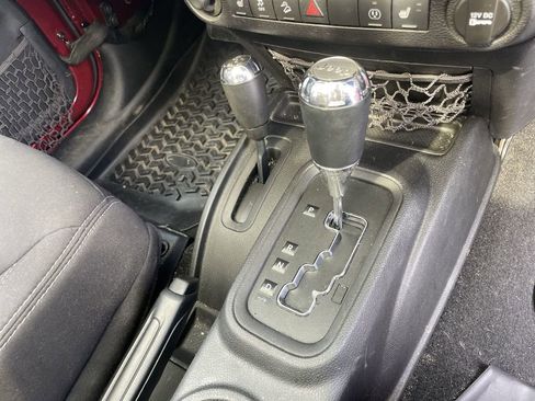 Used 2013 Jeep Wrangler Unlimited Rubicon w/ Connectivity Group AWD/4WD image 22