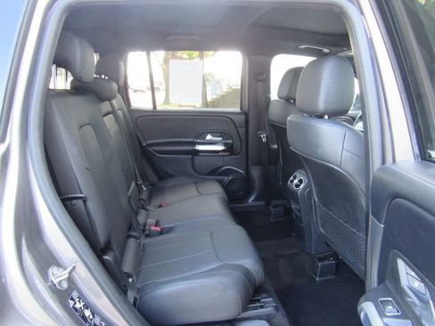 Used 2022 Mercedes-Benz GLB 250 w/ Premium Package Lite image 25