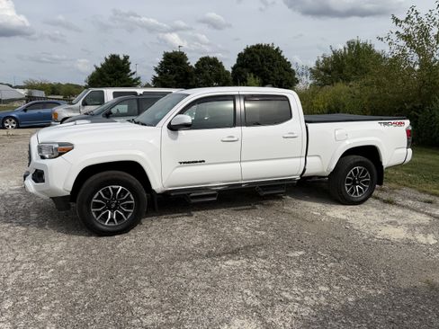 Used 2020 Toyota Tacoma TRD Sport AWD/4WD image 6