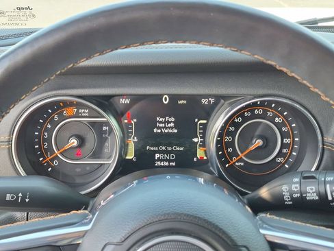 Used 2022 Jeep Wrangler Unlimited Sahara AWD/4WD image 11