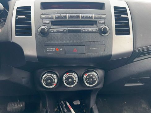 Used 2010 Mitsubishi Outlander XLS image 22