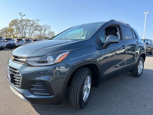 Certified 2022 Chevrolet Trax LT w/ LT Convenience Package AWD/4WD image 4