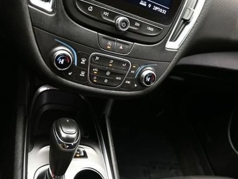 Used 2020 Chevrolet Malibu LT FWD image 23