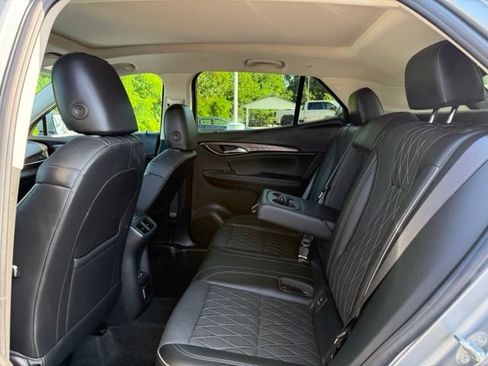Used 2023 Buick Envision Avenir AWD/4WD image 4