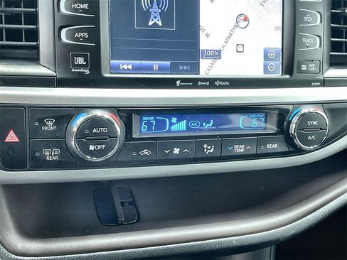 Used 2019 Toyota Highlander Limited image 26