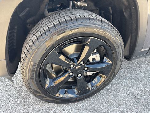 New 2025 Jeep Grand Cherokee L Limited w/ Black Appearance Package image 24