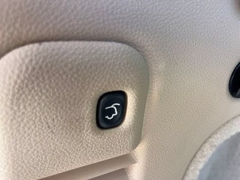 Used 2018 Jeep Grand Cherokee Overland RWD image 7