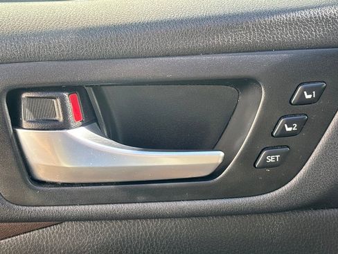 Used 2019 Toyota Highlander Limited image 8