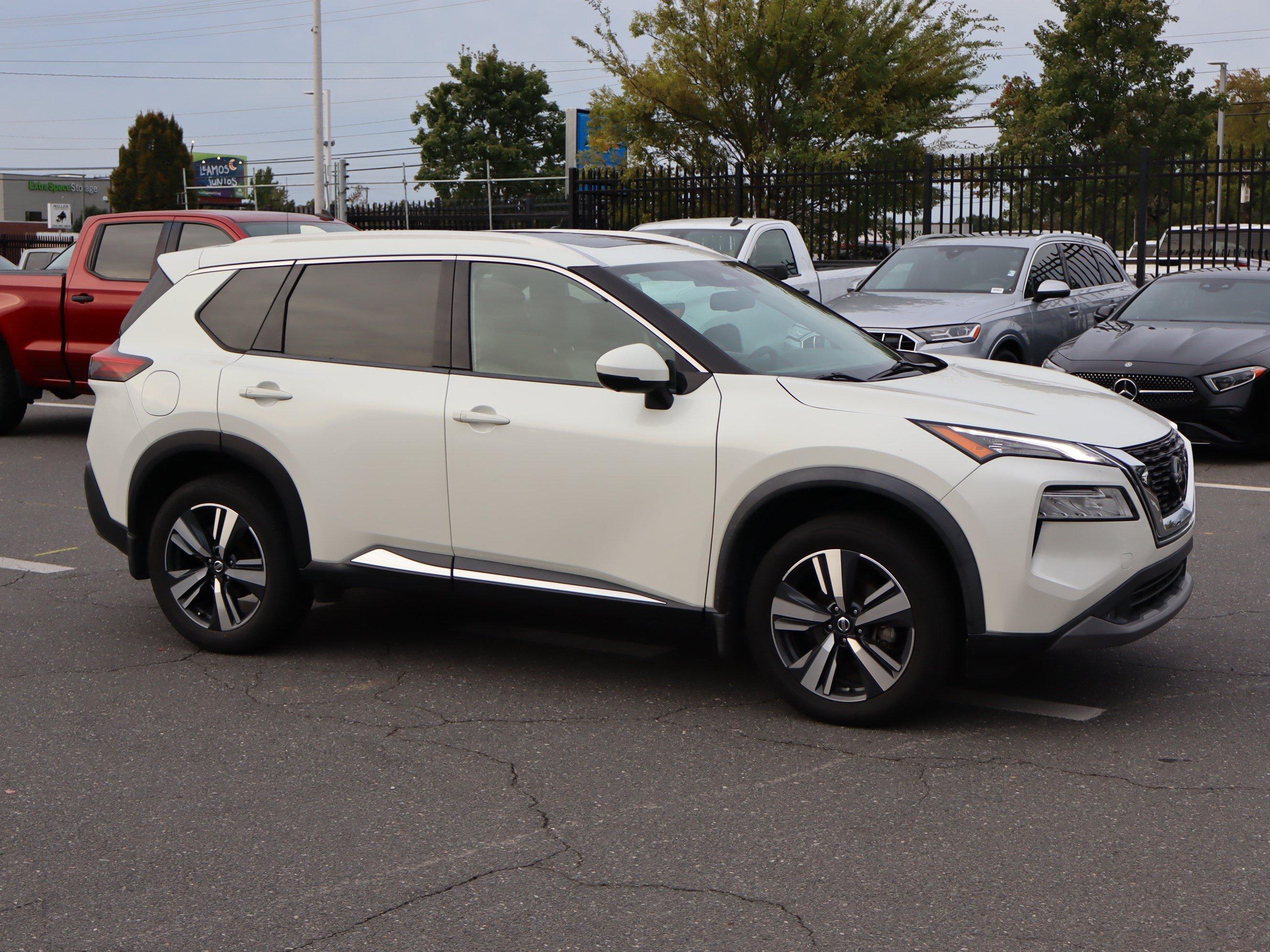 Used 2021 Nissan Rogue SL FWD image 2