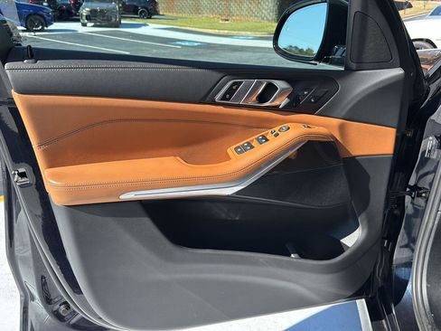 Used 2022 BMW X5 xDrive40i w/ M Sport Package image 13