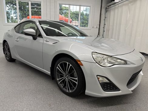 Used 2013 Scion FR-S RWD image 3