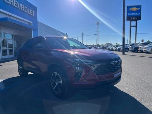 Used 2024 Chevrolet Trax RS w/ Driver Confidence Package FWD image 3