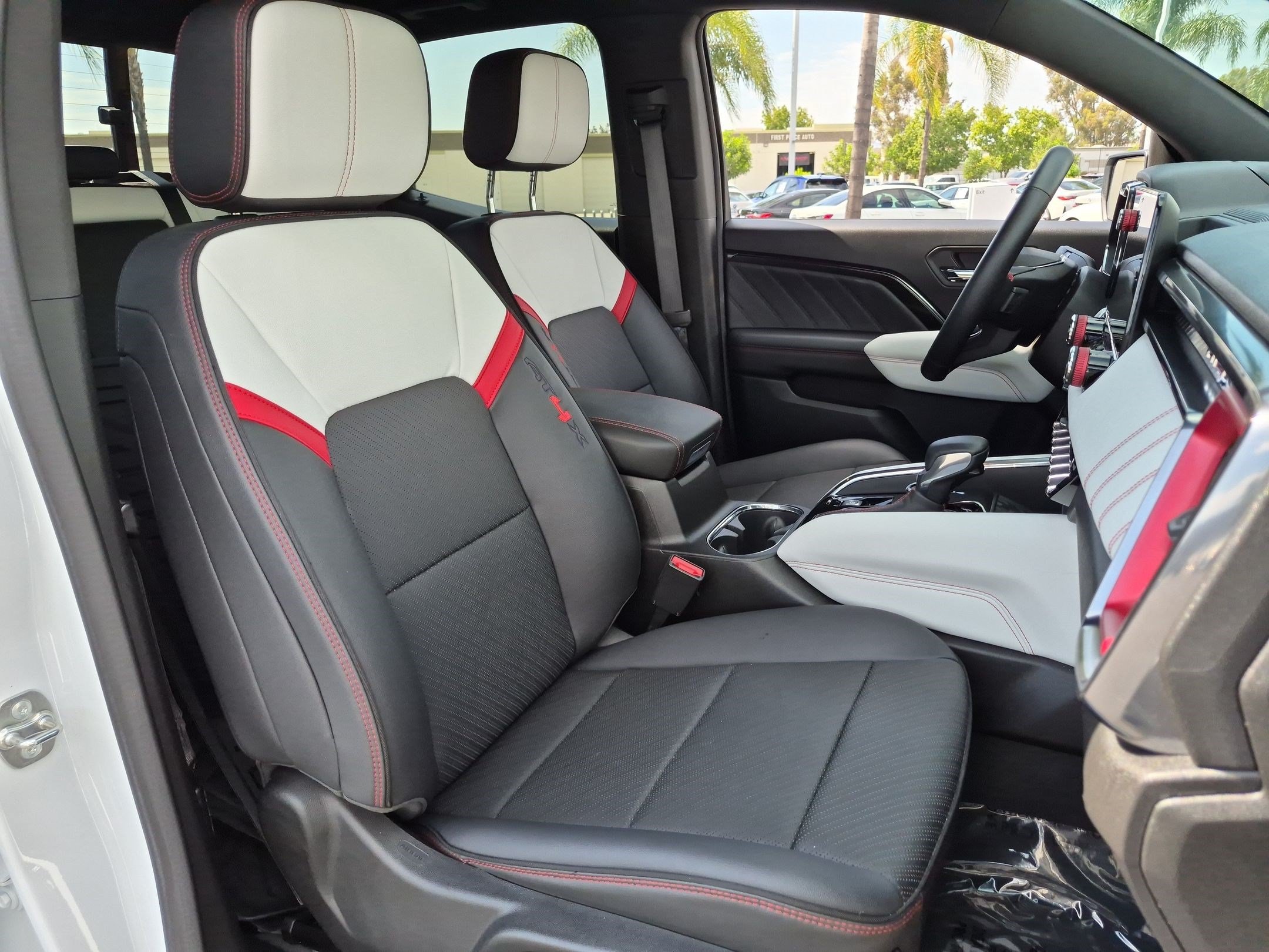 Used 2024 GMC Canyon AT4X AWD/4WD image 31