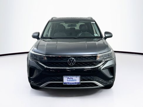 Used 2022 Volkswagen Taos SE FWD image 2