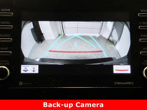 Used 2022 Toyota Camry SE image 21