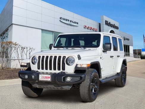 Used 2022 Jeep Wrangler Unlimited Sahara AWD/4WD image 2