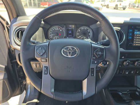 Used 2019 Toyota Tacoma TRD Off-Road w/ Technology Package AWD/4WD image 24