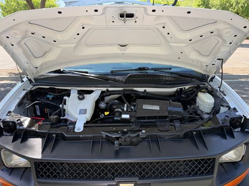 Used 2015 Chevrolet Express 2500 image 28